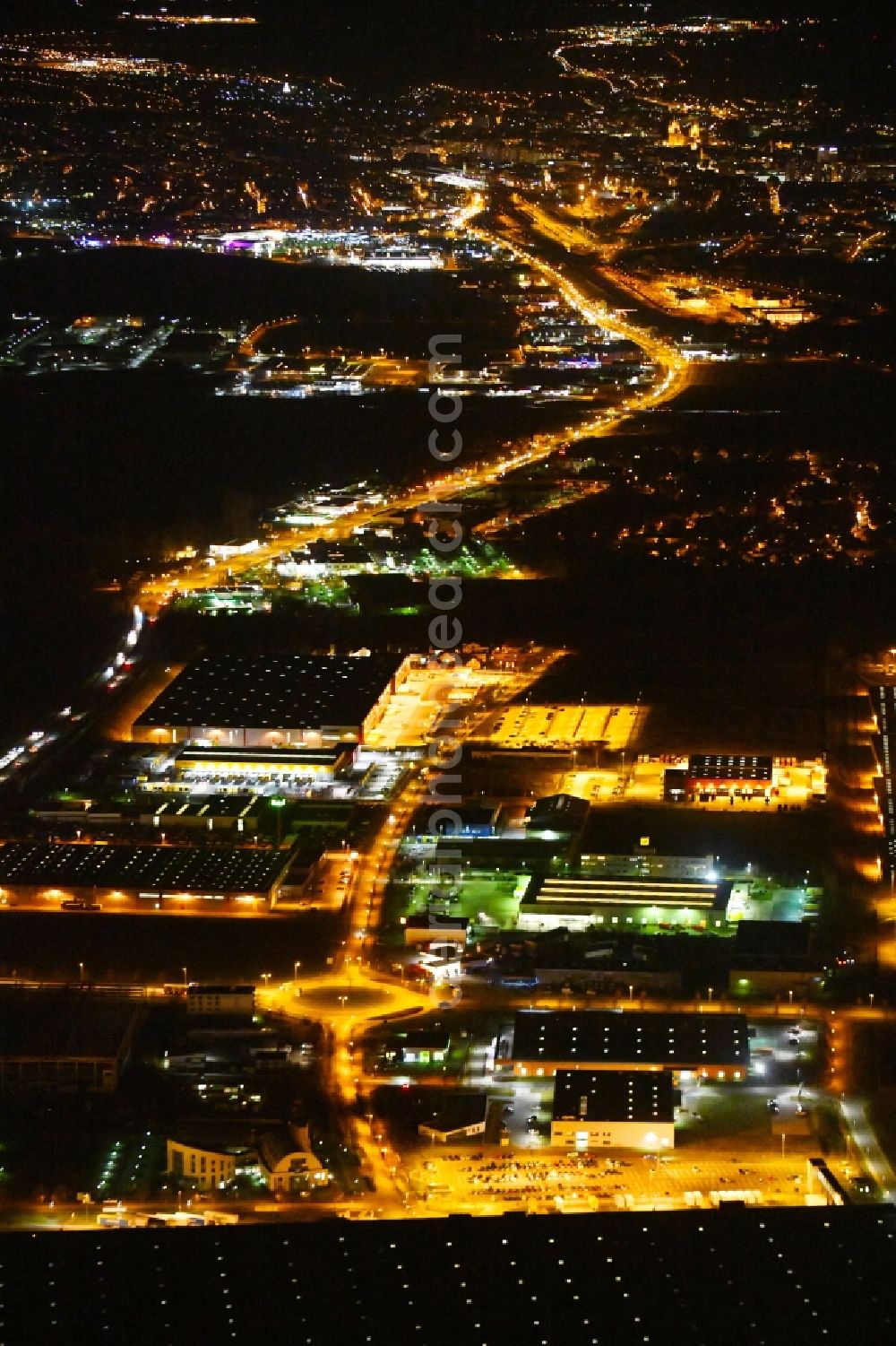 Aerial photograph at night Erfurt - Night lighting Industrial and commercial area Bei den Froschaeckern in Erfurt in the state Thuringia, Germany