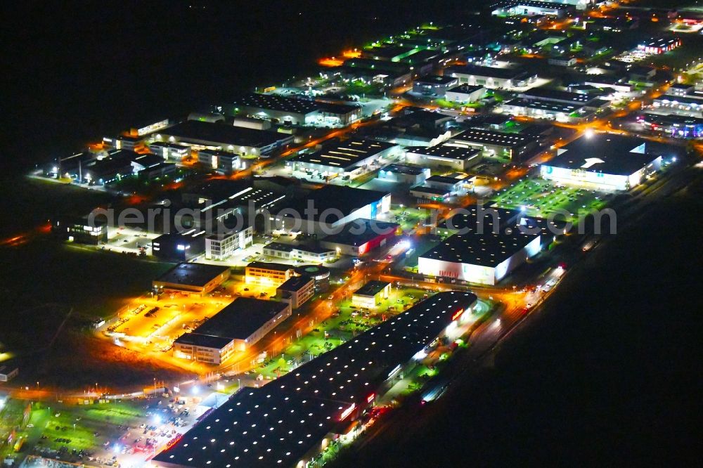 Hattorf-Heiligendorf at night from the bird perspective: Night lighting Industrial and commercial area entlang of Heinenkamp - Brandgehaege in Hattorf-Heiligendorf in the state Lower Saxony, Germany