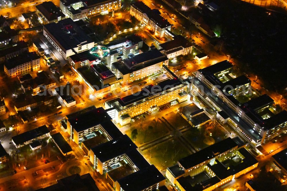 Aerial photograph at night Dresden - Night lighting Hospital grounds of the Clinic Universitaetsklinikum Carl Gustav Carus (VTG) on Fetscherstrasse in Dresden in the state Saxony, Germany