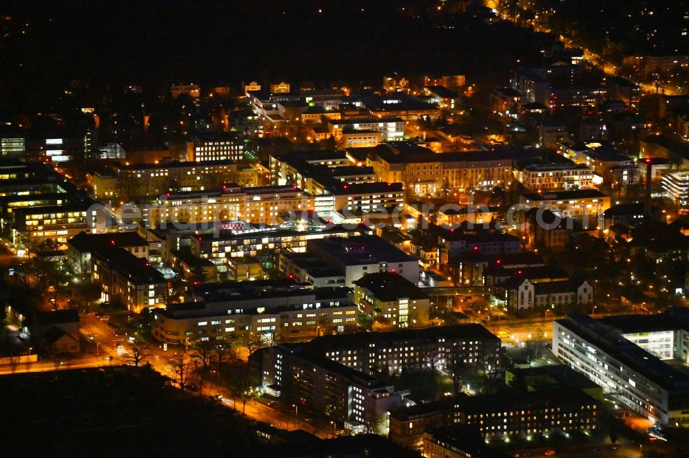 Aerial photograph at night Dresden - Night lighting Hospital grounds of the Clinic Universitaetsklinikum Carl Gustav Carus (VTG) on Fetscherstrasse in Dresden in the state Saxony, Germany