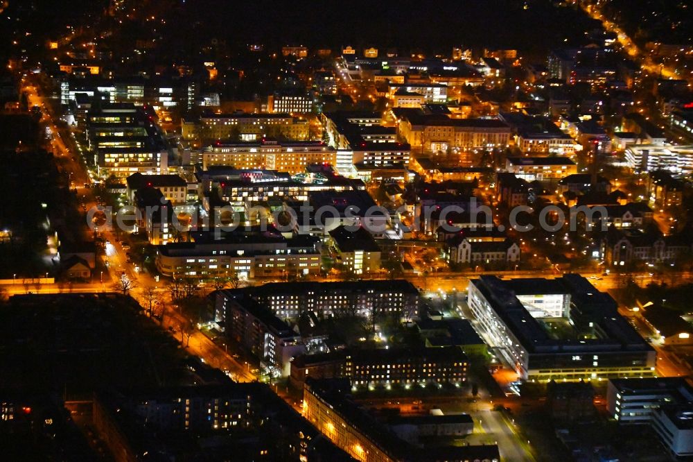 Aerial image at night Dresden - Night lighting Hospital grounds of the Clinic Universitaetsklinikum Carl Gustav Carus (VTG) on Fetscherstrasse in Dresden in the state Saxony, Germany