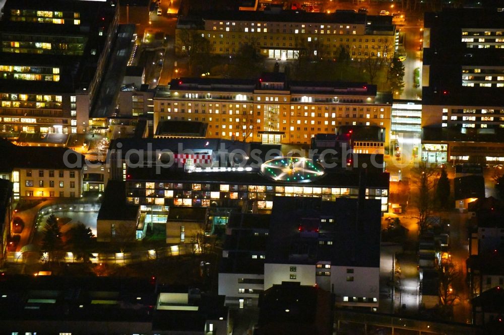 Dresden at night from the bird perspective: Night lighting Hospital grounds of the Clinic Universitaetsklinikum Carl Gustav Carus (VTG) on Fetscherstrasse in Dresden in the state Saxony, Germany