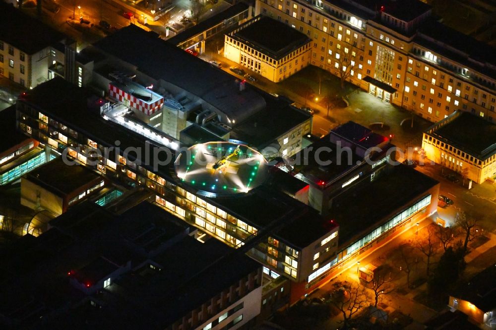 Aerial photograph at night Dresden - Night lighting Hospital grounds of the Clinic Universitaetsklinikum Carl Gustav Carus (VTG) on Fetscherstrasse in Dresden in the state Saxony, Germany