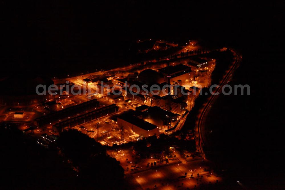 Neckarwestheim at night from the bird perspective: Nachtluftbildaufnahme vom beleuchteten Areal des Atomkraftwerk Neckarwestheim auf dem Gebiet der Gemeinden Neckarwestheim und Gemmrigheim am Ufer des Neckars. Betreiber des Kraftwerks ist das EnBW-Tochterunternehmen EnBW Kernkraft GmbH.Night Shot: The nuclear power station Neckarwestheim on the right bank of the Neckar river.