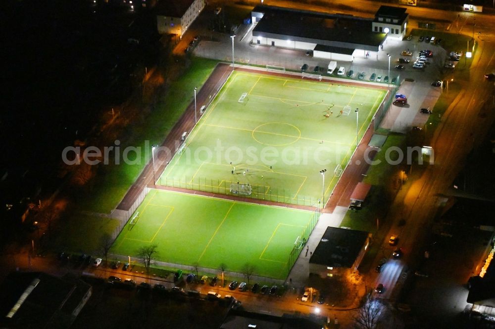 Aerial photograph at night Erfurt - Night lighting Sports grounds and football pitch of SpVgg Eintracht Erfurt 94 e.V. on Wustrower Weg in Erfurt in the state Thuringia, Germany