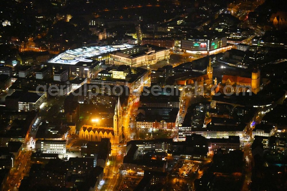 Braunschweig at night from the bird perspective: Night lighting The city center in the downtown area on Kirche St. Katharinen on Fallersleber Strasse - Wendenstrasse in Braunschweig in the state Lower Saxony, Germany