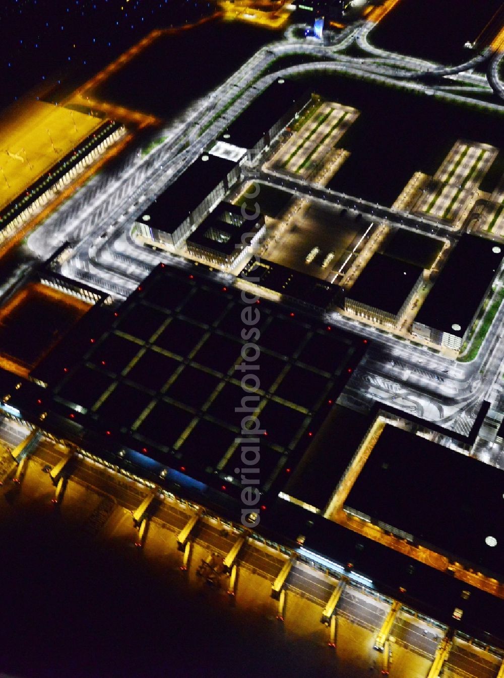 Schönefeld at night from the bird perspective: Site of the new airport BER / BBI AIRPORT BERLIN BRANDENBURG Willi Brandt in Schoenefeld in Brandenburg. The new terminal is in the south of the airport Berlin -Schoenefeld quality built