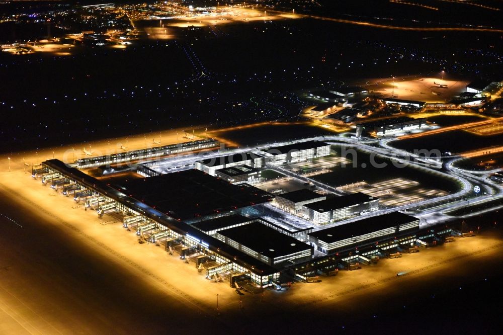 Schönefeld at night from the bird perspective: Site of the new airport BER / BBI AIRPORT BERLIN BRANDENBURG Willi Brandt in Schoenefeld in Brandenburg. The new terminal is in the south of the airport Berlin -Schoenefeld quality built