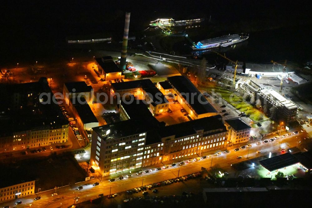 Aerial photograph at night Dresden - Night lighting Building and production halls on the premises of of Menarini - Von Heyden GmbH on Leipziger Strasse in the district Neustadt in Dresden in the state Saxony, Germany