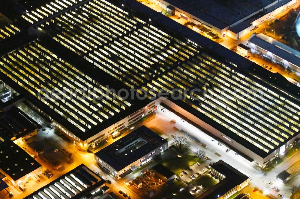 Aerial photograph at night Braunschweig - Night lighting Building and production halls on the premises of VW Volkswagen AG in Braunschweig in the state Lower Saxony