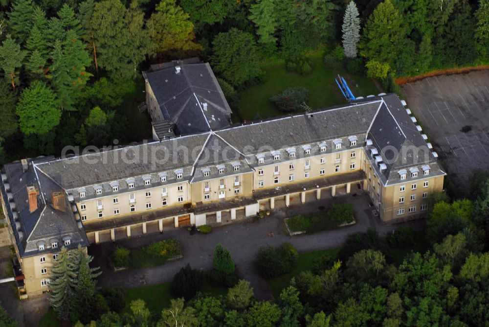 Bad Schlema at night from the bird perspective: Blick auf das alte Nachtsanatorium an der Auer Talstrasse. Das seit 7 Jahren leerstehende Gebäude befindet sich im Besitz der St. Jacobus Denkmalgesellschaft m.b.H. (66538 Neunkirchen, Vogelstr. 4-8)