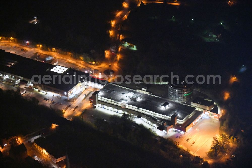 Aerial photograph at night Bernau - Night lighting Building of the shopping center Bahnhofs-Passage Bernau in Bernau in the state Brandenburg, Germany