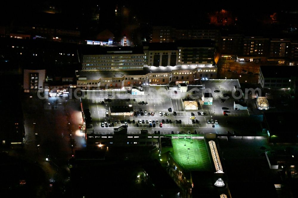 Aerial photograph at night Hamburg - Night lighting building of the shopping center Billstedt-Center on Moellner Landstrasse in the district Billstedt in Hamburg, Germany