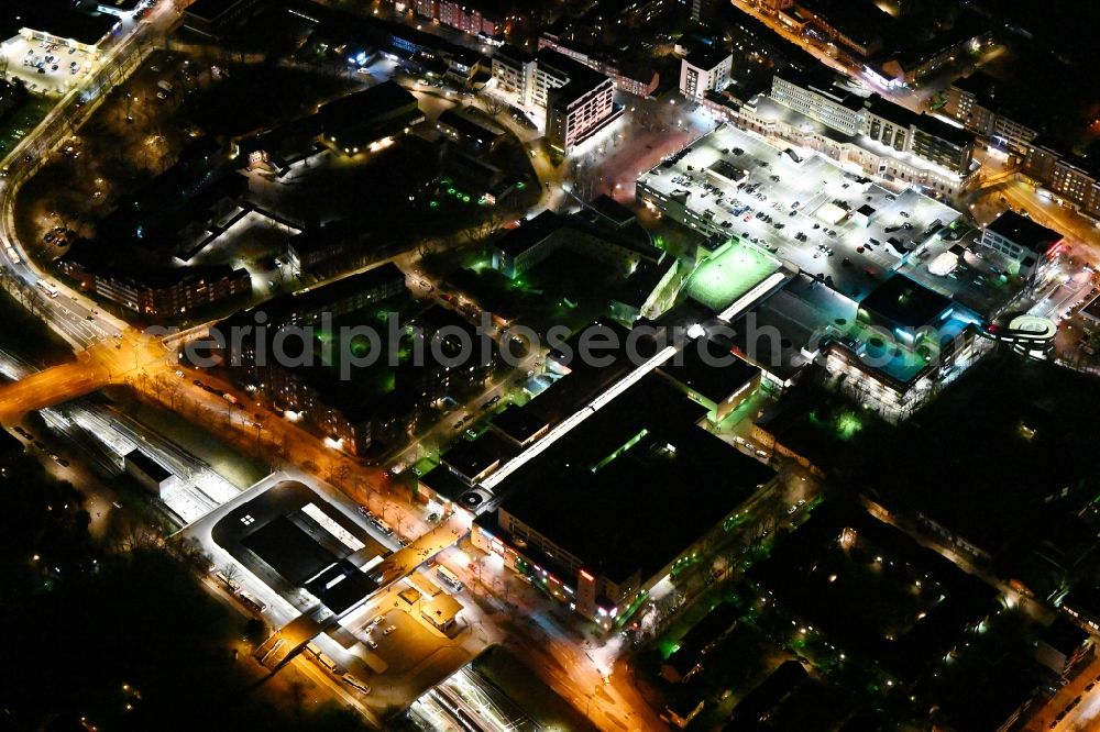 Aerial photograph at night Hamburg - Night lighting building of the shopping center Billstedt-Center on Moellner Landstrasse in the district Billstedt in Hamburg, Germany