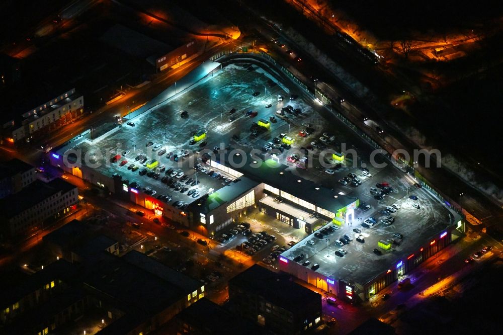 Aerial photograph at night Lübeck - Night lighting building of the shopping center Campus Luebeck on Alexander-Fleming-Strasse in the district Strecknitz in Luebeck in the state Schleswig-Holstein, Germany