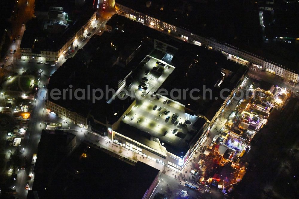 Aerial image at night Fürth - Night lighting Building of the shopping center CARRE Fuerther Freiheit in Fuerth in the state Bavaria, Germany