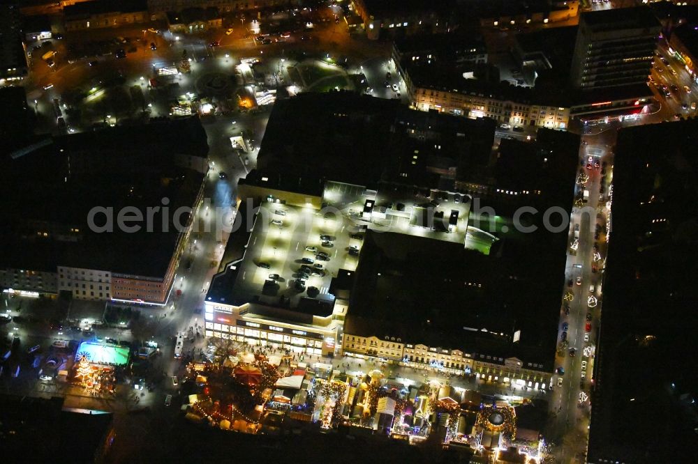 Aerial image at night Fürth - Night lighting Building of the shopping center CARRE Fuerther Freiheit in Fuerth in the state Bavaria, Germany