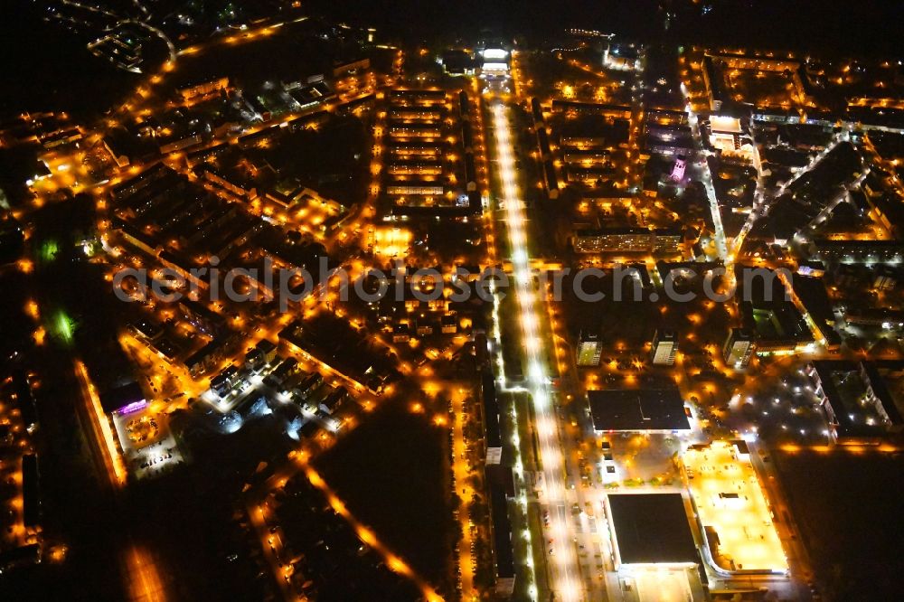 Aerial photograph at night Schwedt/Oder - Night lighting Building of the shopping center CKS Centrum-Kaufhaus Schwedt in Schwedt/Oder in the state Brandenburg, Germany