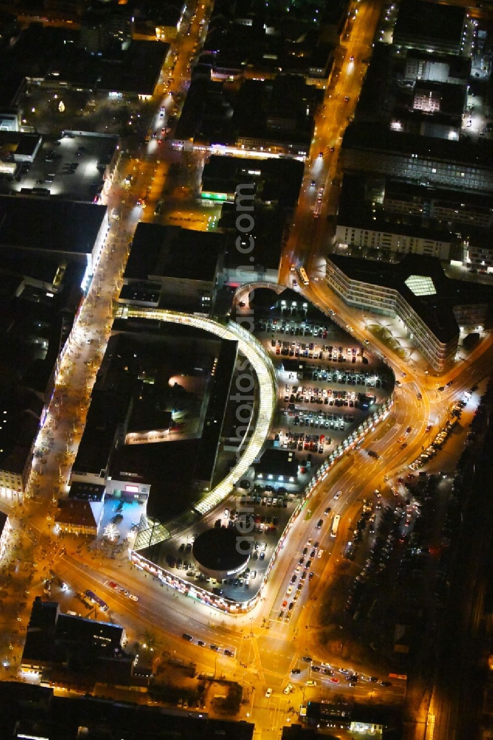 Erlangen at night from the bird perspective: Night lighting Building of the shopping center ERLANGEN ARCADEN in Erlangen in the state Bavaria, Germany