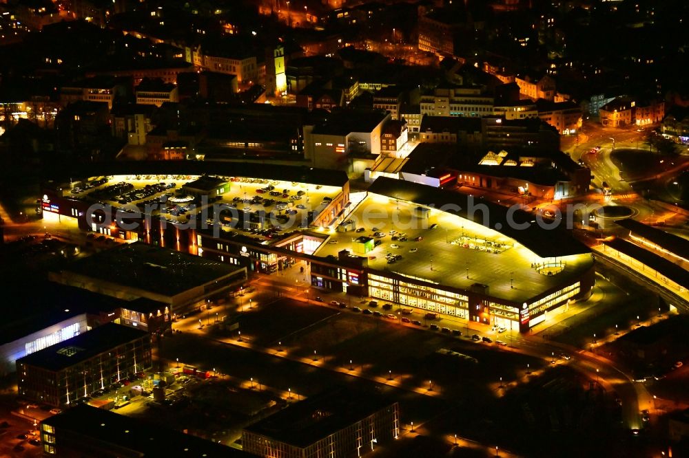 Gummersbach at night from the bird perspective: Night lighting building of the shopping center Forum Gummersbach in Gummersbach in the state North Rhine-Westphalia, Germany