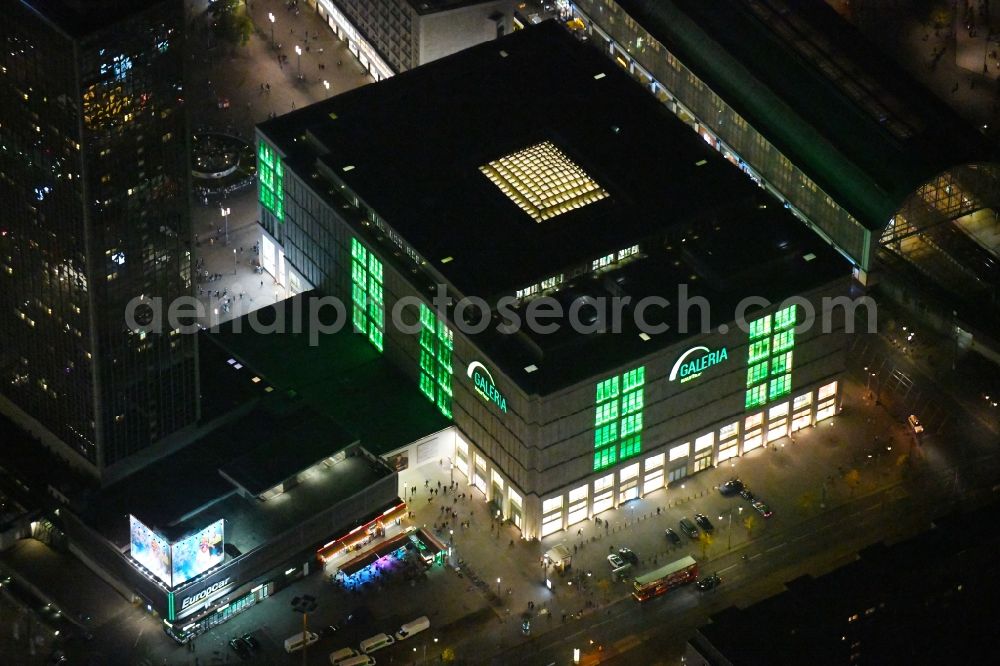 Berlin at night from the bird perspective: Night lighting Building of the shopping center Galeria Kaufhof Berlin Alexanderplatz in the district Mitte in Berlin, Germany