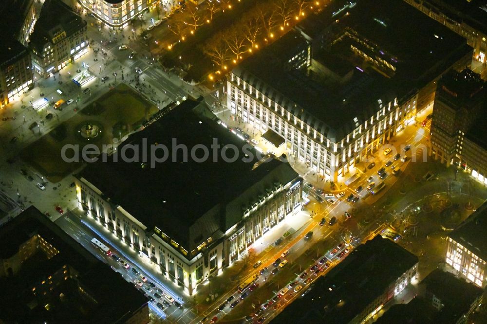 Aerial image at night Düsseldorf - Night lighting building of the shopping center Galeria Kaufhof on Koenigsalle in the district Stadtmitte in Duesseldorf in the state North Rhine-Westphalia, Germany