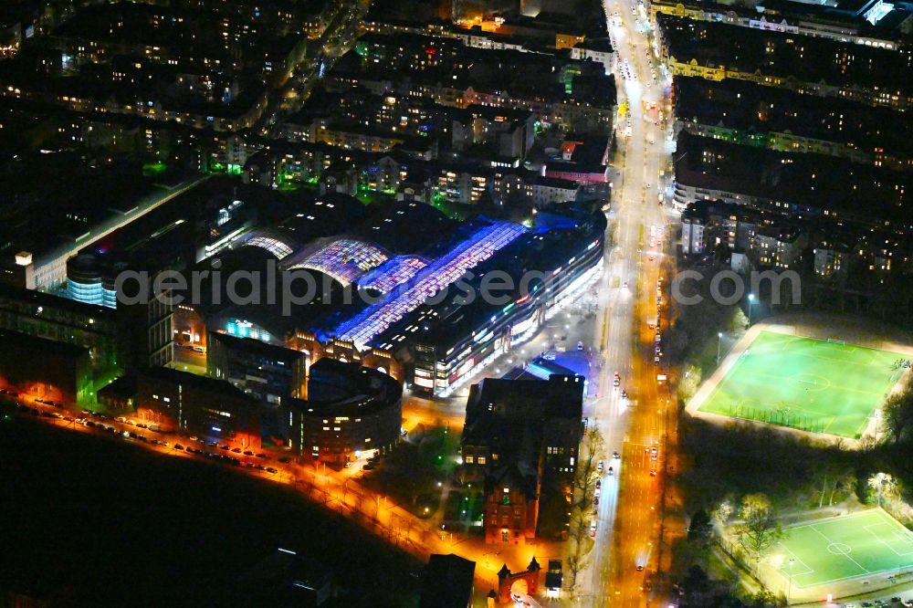 Berlin at night from the bird perspective: Night lighting Building of the shopping center Hallen on Borsigturm on street Am Borsigturm in the district Tegel in Berlin, Germany