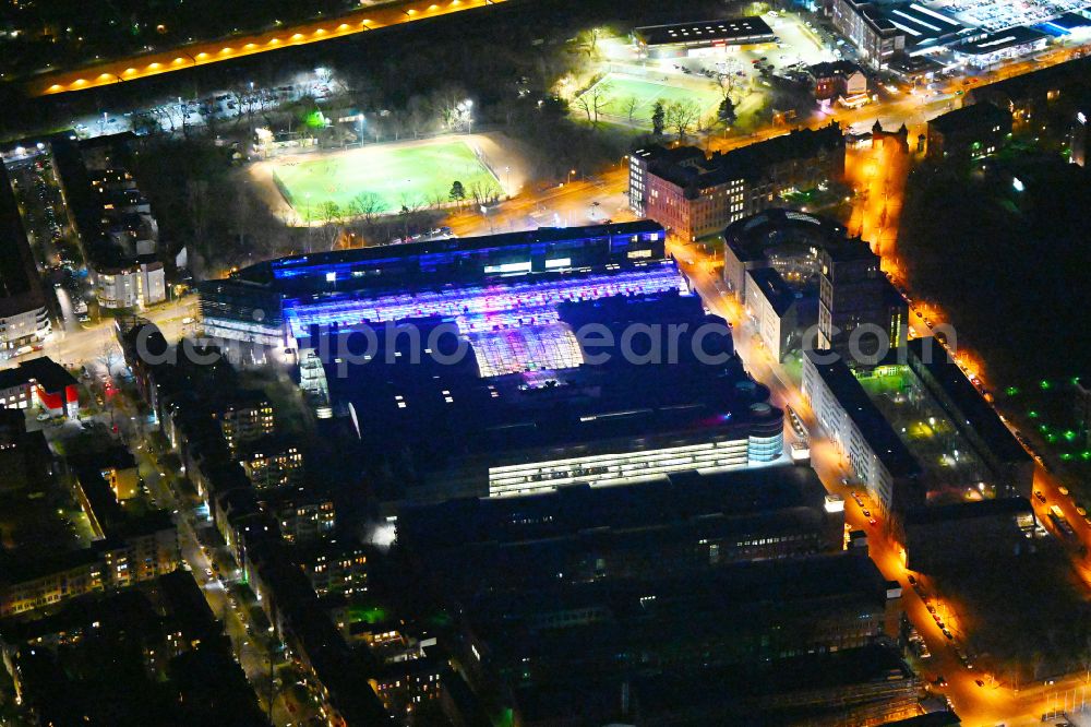 Berlin at night from the bird perspective: Night lighting Building of the shopping center Hallen on Borsigturm on street Am Borsigturm in the district Tegel in Berlin, Germany