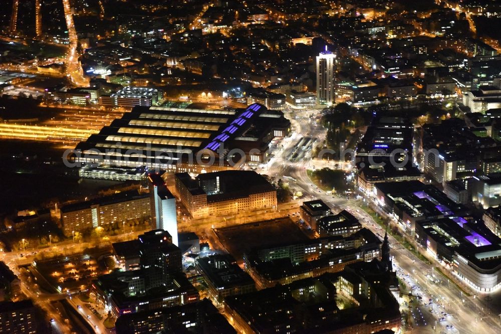 Aerial photograph at night Leipzig - Night lighting Building of the shopping center Hoefe on Bruehl in the district Mitte in Leipzig in the state Saxony, Germany