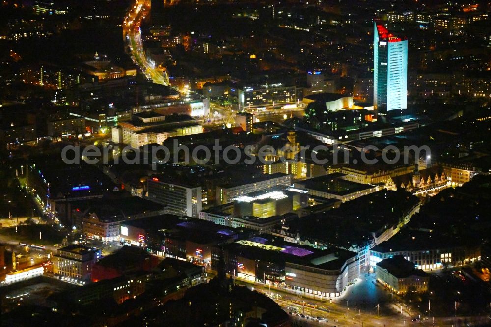 Aerial photograph at night Leipzig - Night lighting Building of the shopping center Hoefe on Bruehl in the district Mitte in Leipzig in the state Saxony, Germany