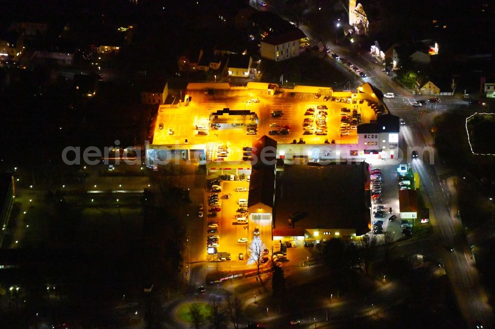 Aerial image at night Hohen Neuendorf - Night lighting Building of the shopping center Kaufland on Schoenfliesser Strasse in Hohen Neuendorf in the state Brandenburg, Germany