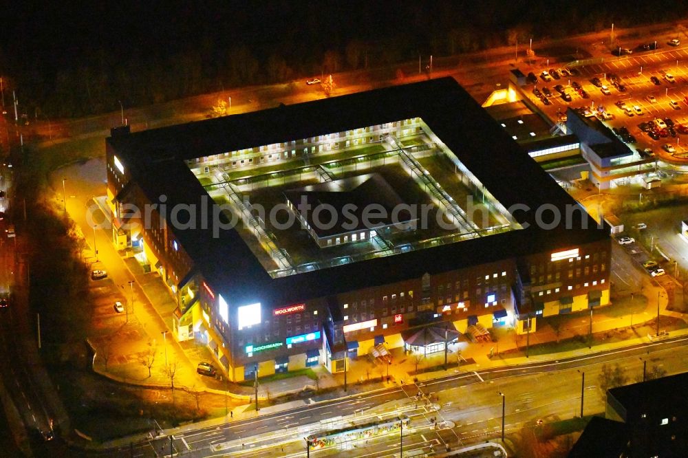 Aerial photograph at night Halle (Saale) - Night lighting Building of the shopping center Kaufland on Suedstadtring in the district Sued in Halle (Saale) in the state Saxony-Anhalt, Germany