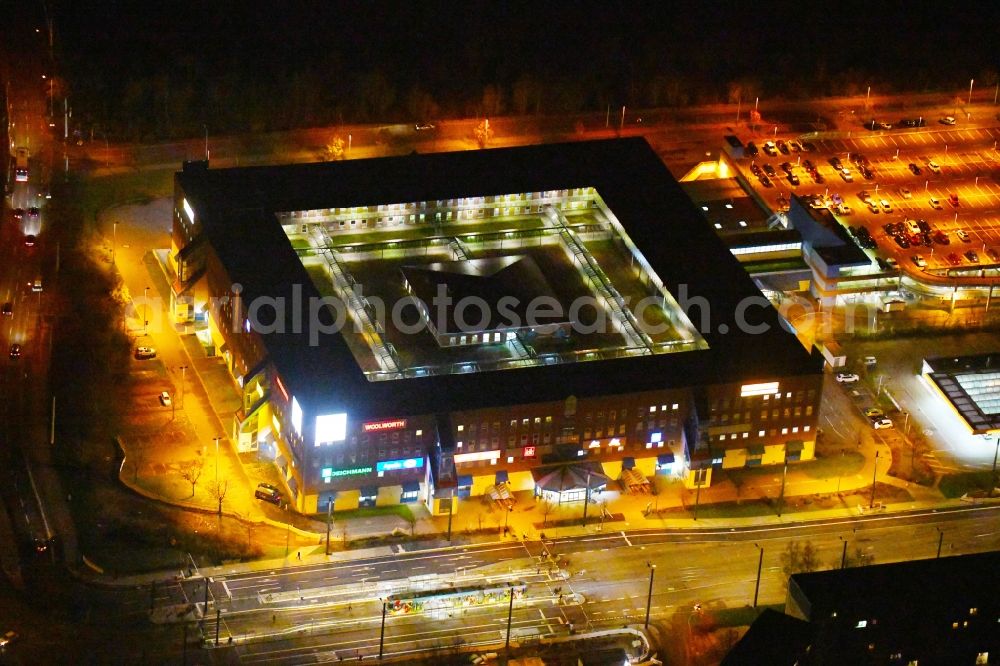 Aerial image at night Halle (Saale) - Night lighting Building of the shopping center Kaufland on Suedstadtring in the district Sued in Halle (Saale) in the state Saxony-Anhalt, Germany