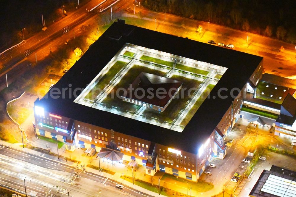 Aerial photograph at night Halle (Saale) - Night lighting Building of the shopping center Kaufland on Suedstadtring in the district Sued in Halle (Saale) in the state Saxony-Anhalt, Germany