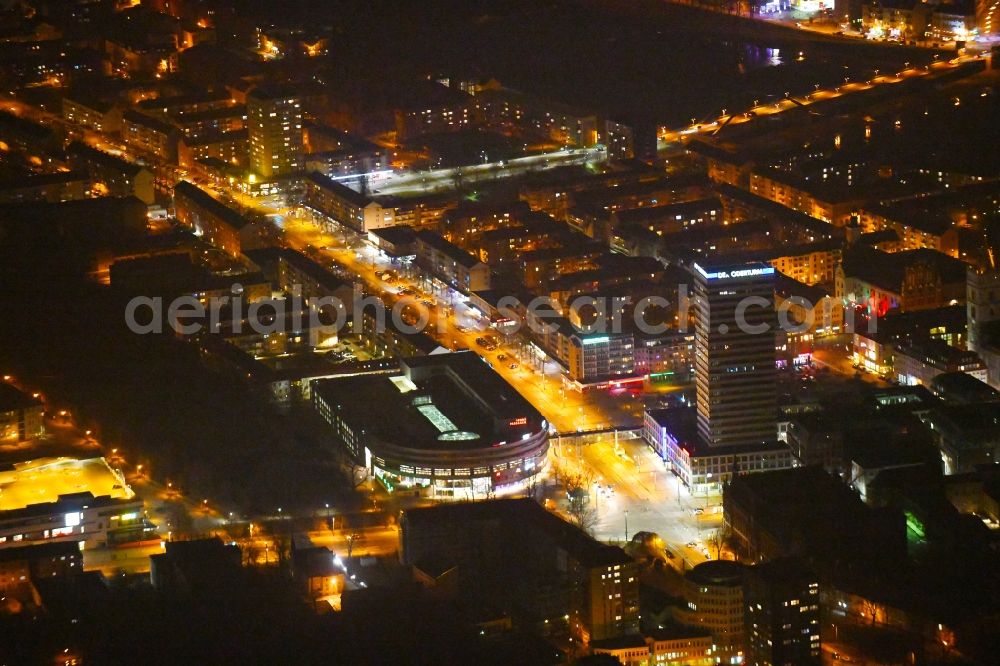 Aerial photograph at night Frankfurt (Oder) - Night lighting Building of the shopping center Lenne-Passagen on Platz of Republik - Karl-Marx-Strasse in Frankfurt (Oder) in the state Brandenburg, Germany