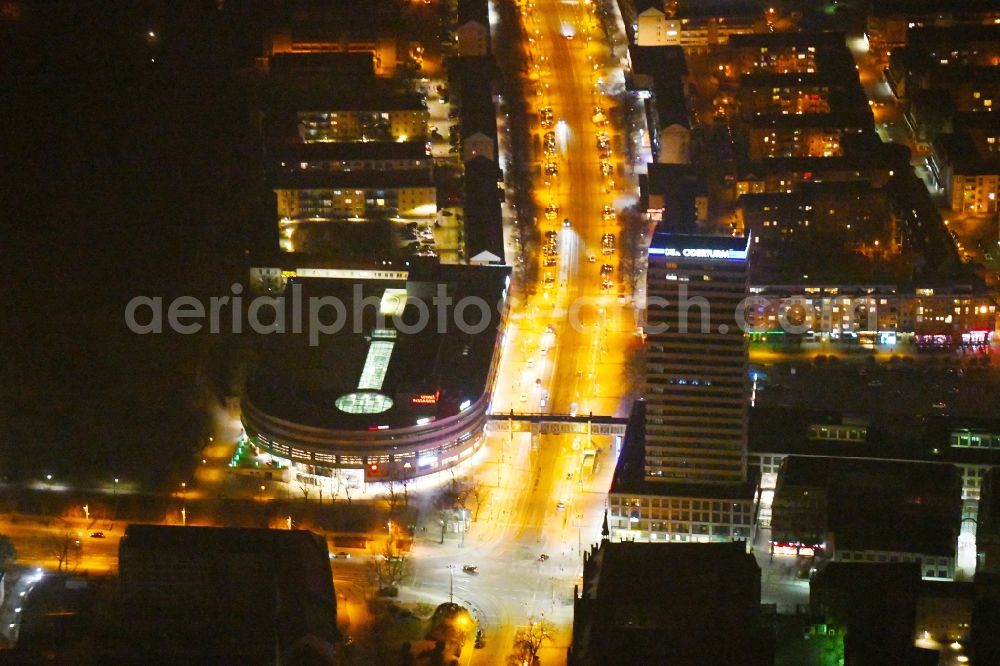 Aerial image at night Frankfurt (Oder) - Night lighting Building of the shopping center Lenne-Passagen on Platz of Republik - Karl-Marx-Strasse in Frankfurt (Oder) in the state Brandenburg, Germany