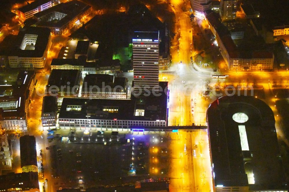 Aerial image at night Frankfurt (Oder) - Night lighting Building of the shopping center Lenne-Passagen on Platz of Republik - Karl-Marx-Strasse in Frankfurt (Oder) in the state Brandenburg, Germany