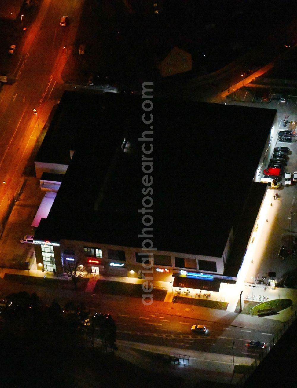 Aerial photograph at night Ludwigsfelde - Night lighting Building of the shopping center Ludwig Arkaden of McCafferty Asset Management GmbH in Ludwigsfelde in the state Brandenburg, Germany