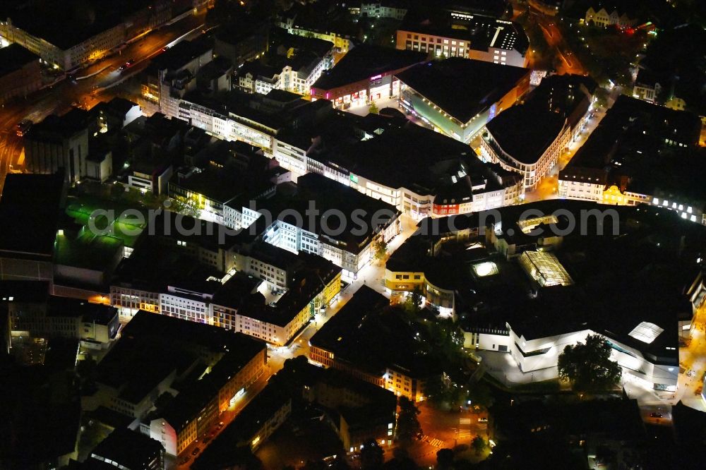 Aerial image at night Osnabrück - Night lighting Building of the shopping center L&T Markthalle along the Grossen Strasse in the district Innenstadt in Osnabrueck in the state Lower Saxony, Germany