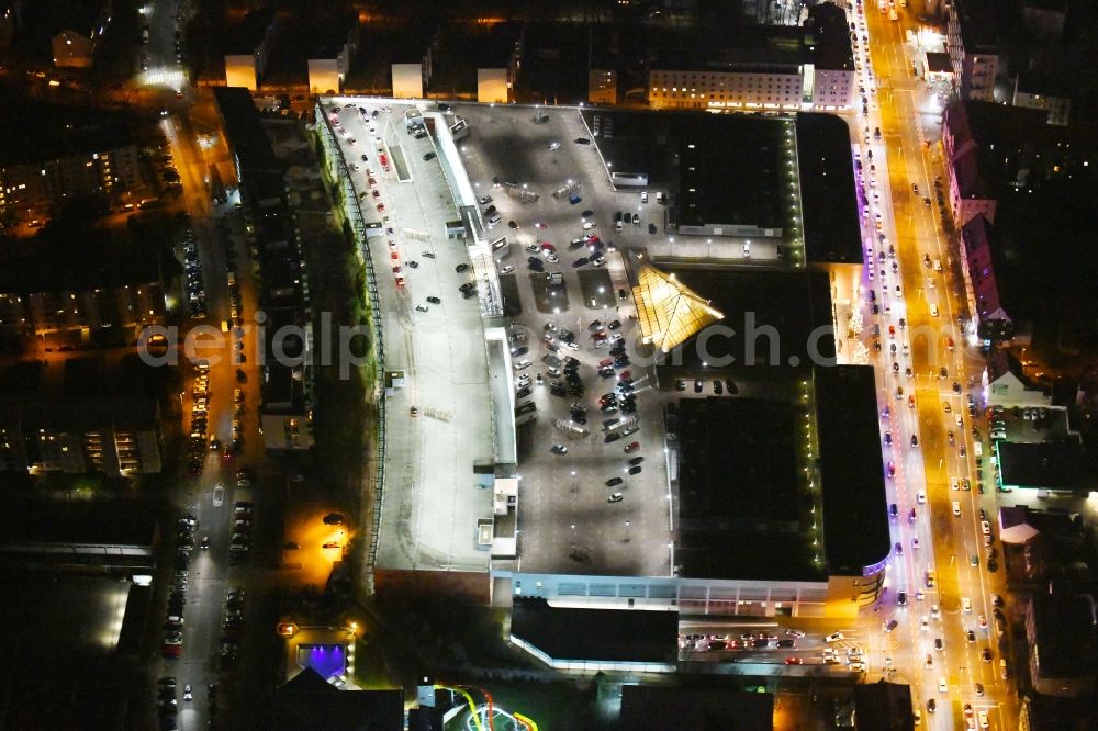 Nürnberg at night from the bird perspective: Night lighting Building of the shopping center Mercado on Aeussere Bayreuther Strasse in the district Schoppershof in Nuremberg in the state Bavaria, Germany