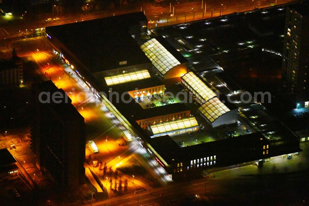 Halle (Saale) at night from above - Night lighting Building of the shopping center Neustaedter Passage - Neustadt Centrum Halle in the district Neustadt in Halle (Saale) in the state Saxony-Anhalt, Germany