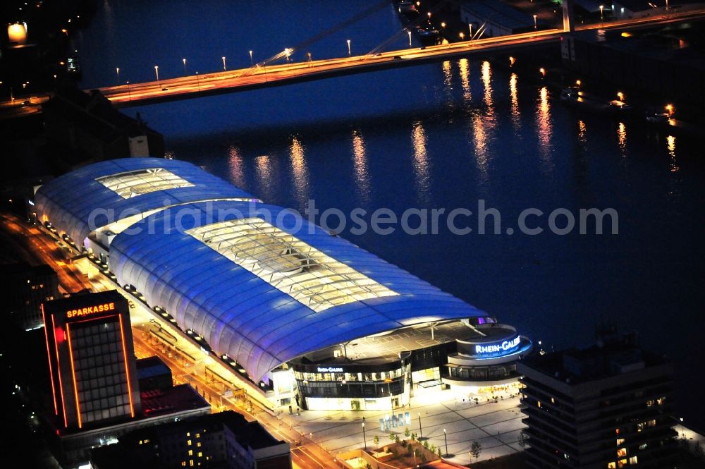 Aerial photograph at night Ludwigshafen am Rhein - Night lighting building of the shopping center Rhein-Galerie in Ludwigshafen am Rhein in the state Rhineland-Palatinate, Germany