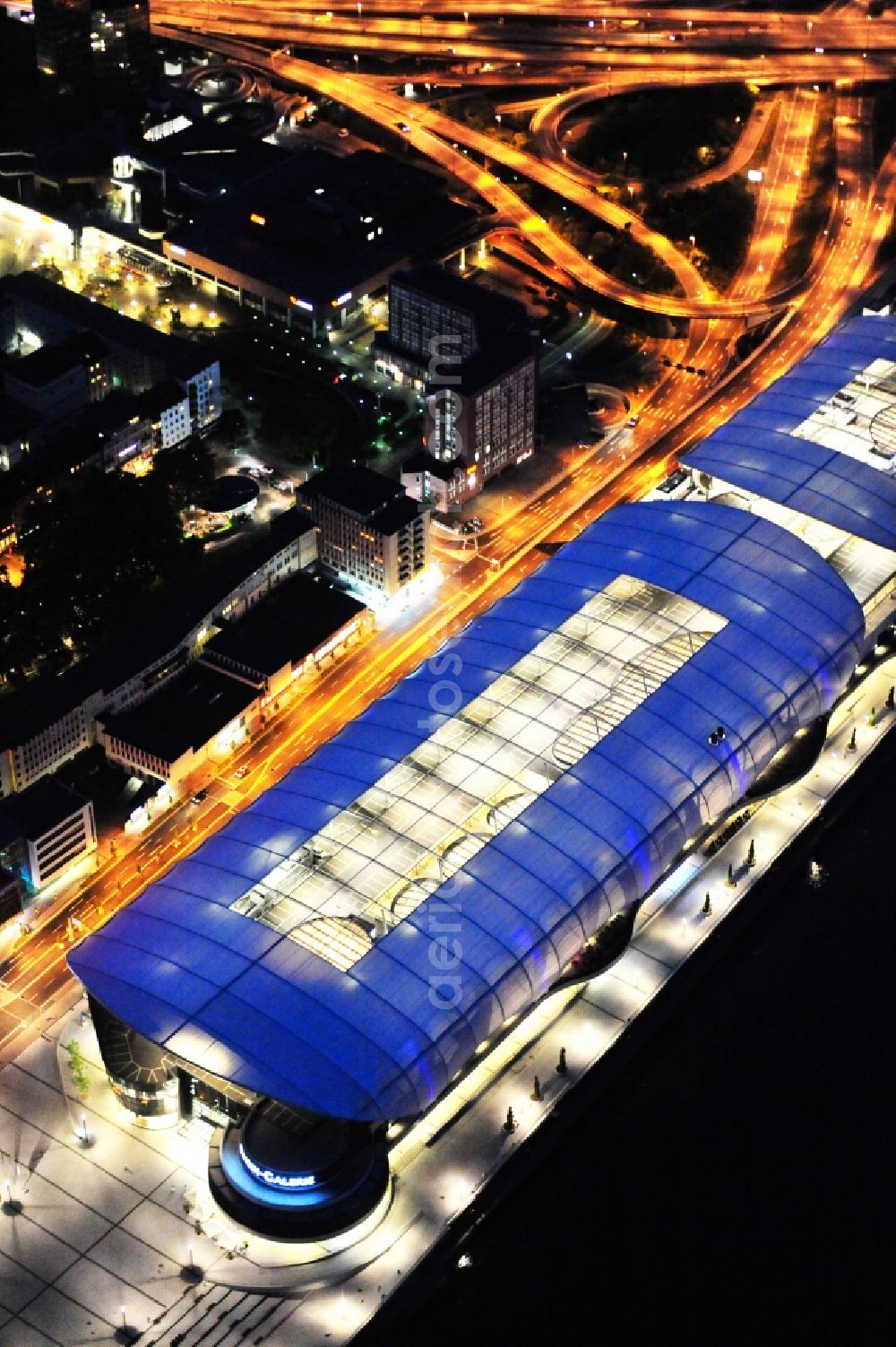 Aerial photograph at night Ludwigshafen am Rhein - Night lighting building of the shopping center Rhein-Galerie in Ludwigshafen am Rhein in the state Rhineland-Palatinate, Germany