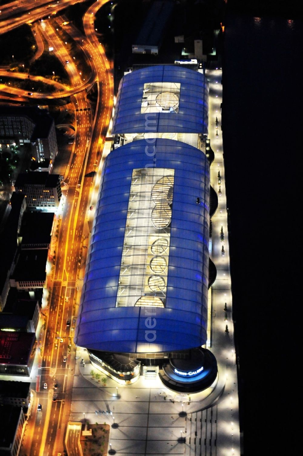 Aerial photograph at night Ludwigshafen am Rhein - Night lighting building of the shopping center Rhein-Galerie in Ludwigshafen am Rhein in the state Rhineland-Palatinate, Germany