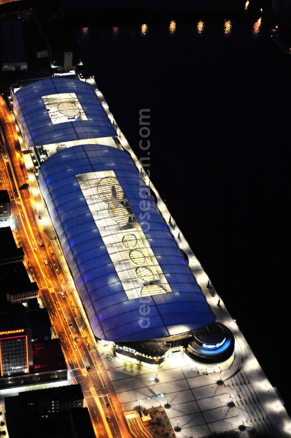 Ludwigshafen am Rhein at night from the bird perspective: Night lighting building of the shopping center Rhein-Galerie in Ludwigshafen am Rhein in the state Rhineland-Palatinate, Germany