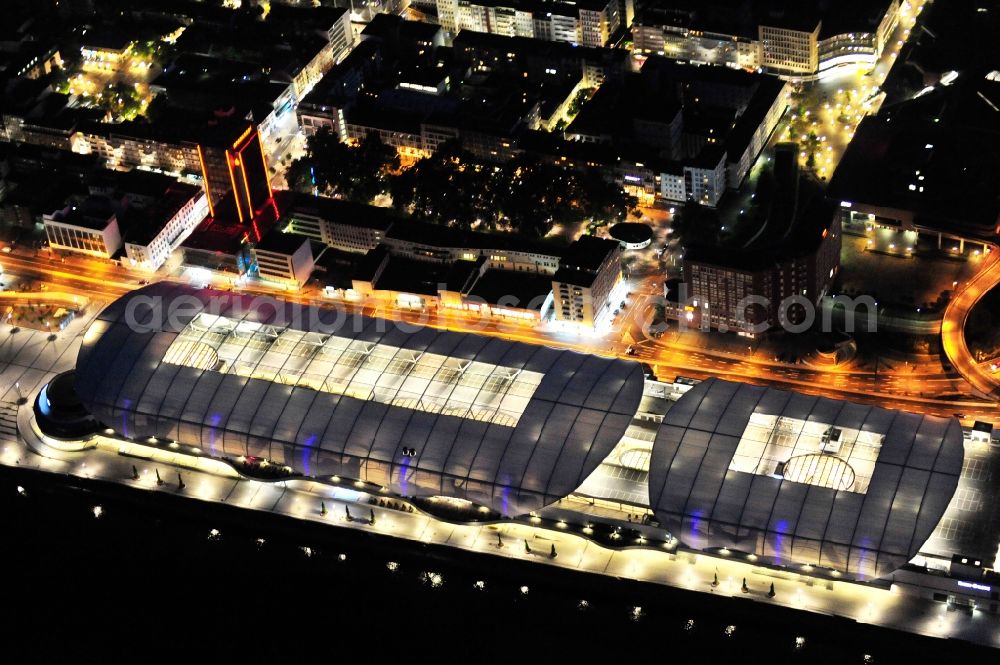 Aerial photograph at night Ludwigshafen am Rhein - Night lighting building of the shopping center Rhein-Galerie in Ludwigshafen am Rhein in the state Rhineland-Palatinate, Germany