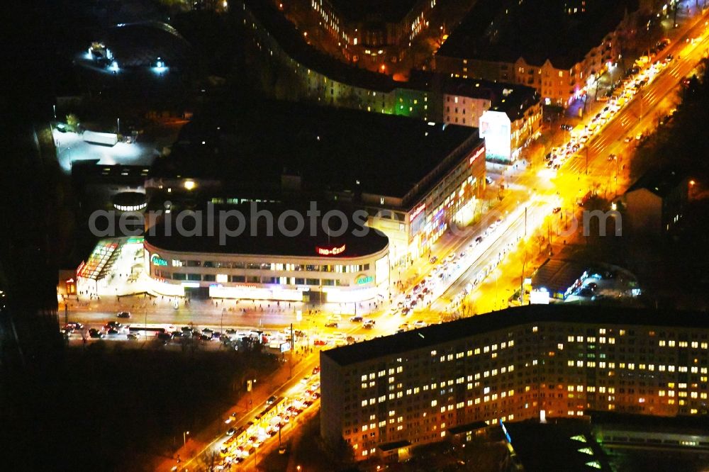 Berlin at night from the bird perspective: Night lighting Building of the shopping center Ring-Center Berlin on Frankfurter Allee in the district Friedrichshain in Berlin, Germany