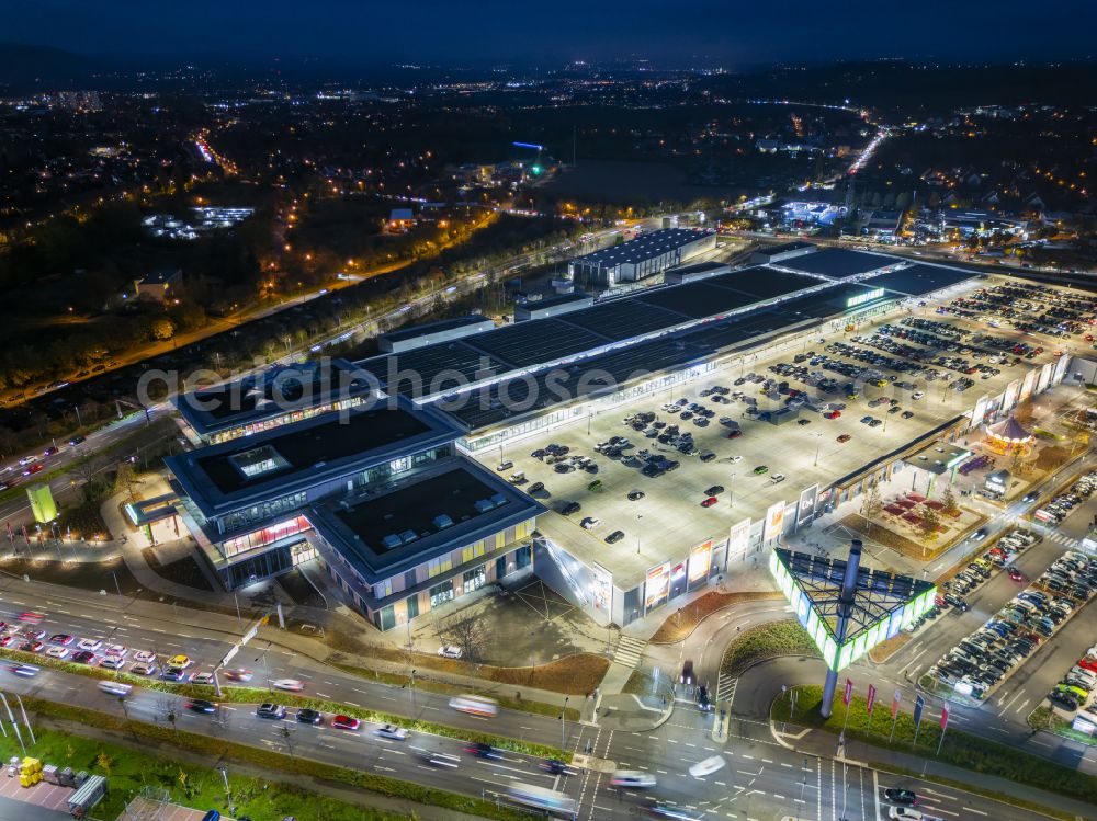 Dresden at night from the bird perspective: Night lighting building complex of the shopping center Kaufpark Dresden on Dohnaer Strasse in the Lockwitz district of Dresden in the state of Saxony, Germany