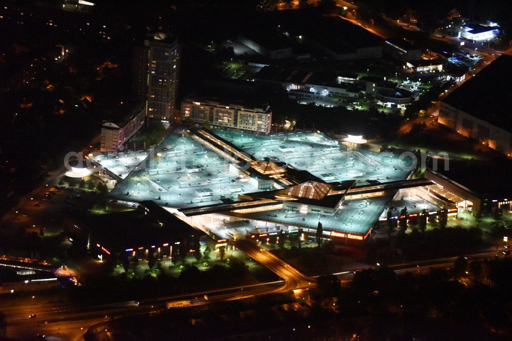 Aerial photograph at night Potsdam - Night lighting building of the shopping center Stern-Center in the district Drewitz in Potsdam in the state Brandenburg, Germany