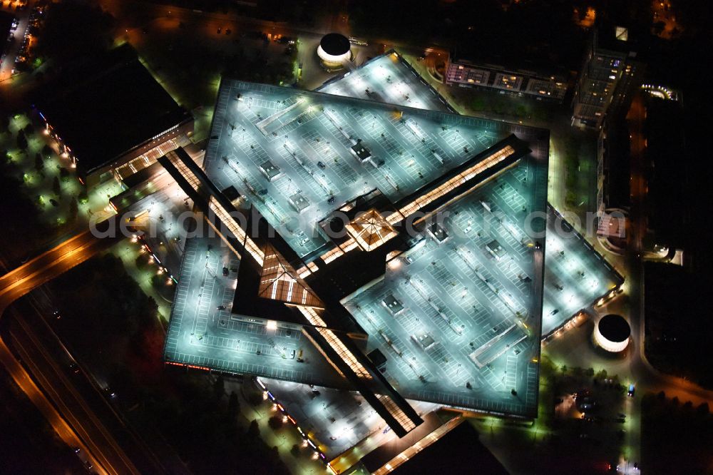 Potsdam at night from the bird perspective: Night lighting building of the shopping center Stern-Center in the district Drewitz in Potsdam in the state Brandenburg, Germany